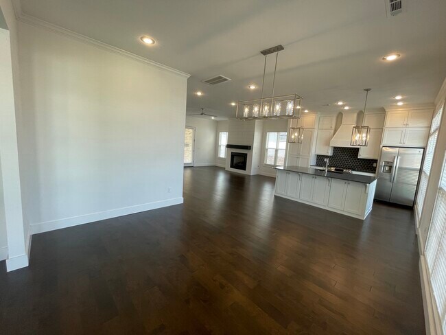 Building Photo - 6206 SW Luna Ln