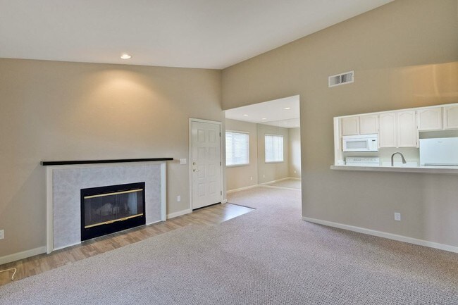 Building Photo - 5945 Lake Hennessy Ct
