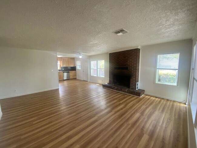 Foto del edificio - 310 Gregory Dr