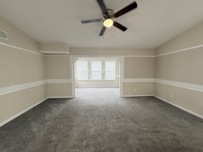 Foto del edificio - 8558 Hopkins Cir