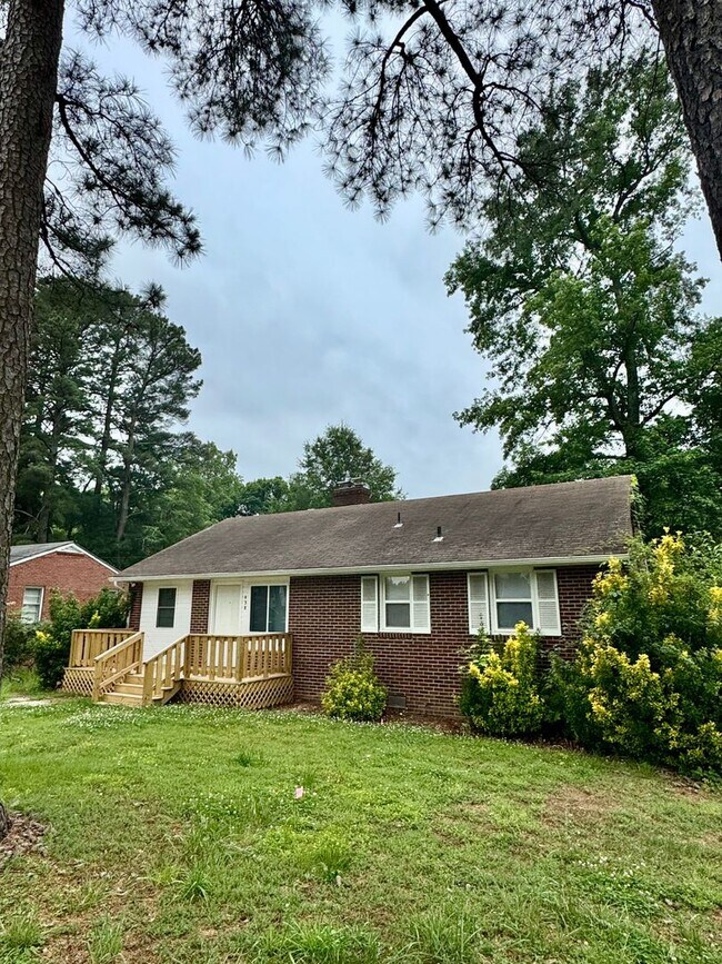 Foto del edificio - Cozy 4 bed 2 bath Rancher in Petersburg