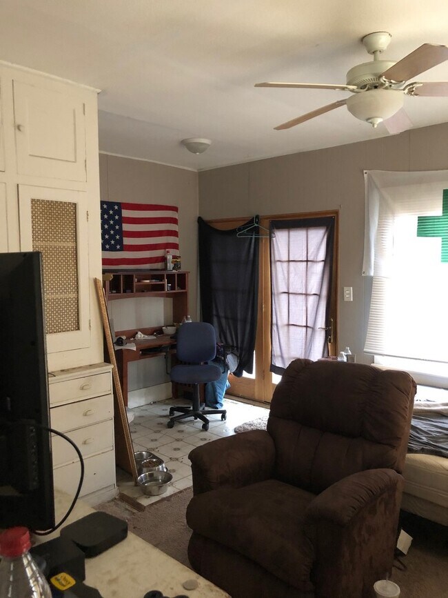 Foto del edificio - 3 Bedroom House in IC with fenced in backy...