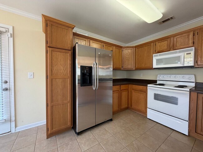 Foto del edificio - Brick 3/2 House in West Rome- $1,995