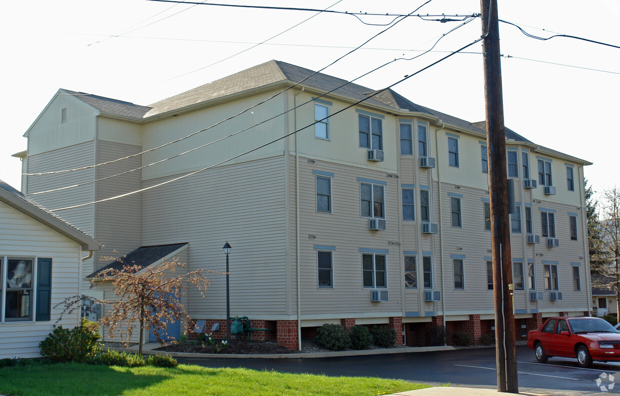 Building Photo - Linn Street Manor