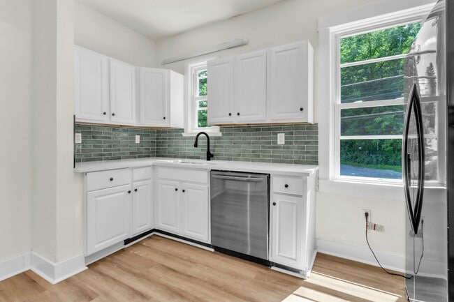 Building Photo - 2220 Hayson Ave