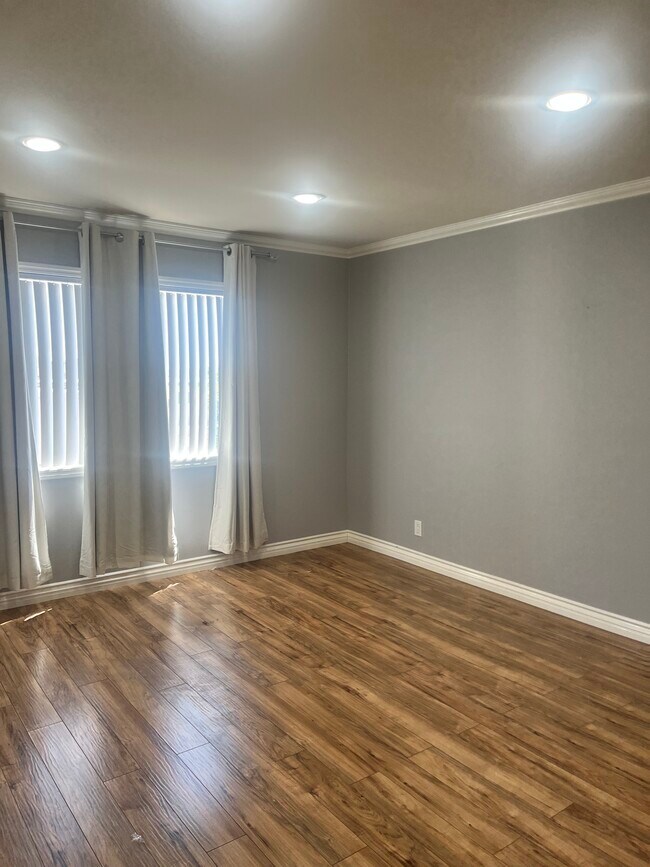 Foto del edificio - 2940 N Verdugo Rd