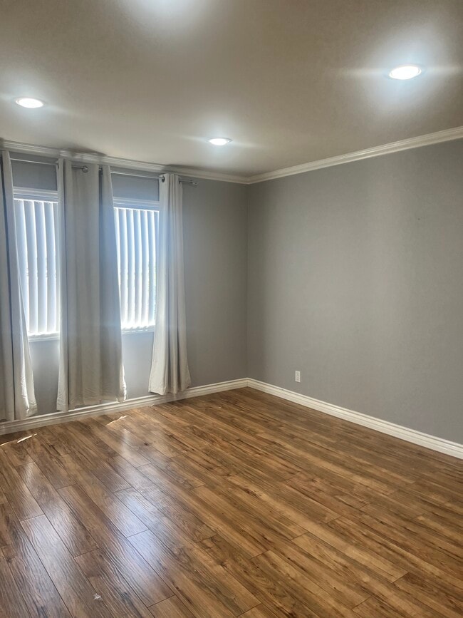 Building Photo - 2940 N Verdugo Rd