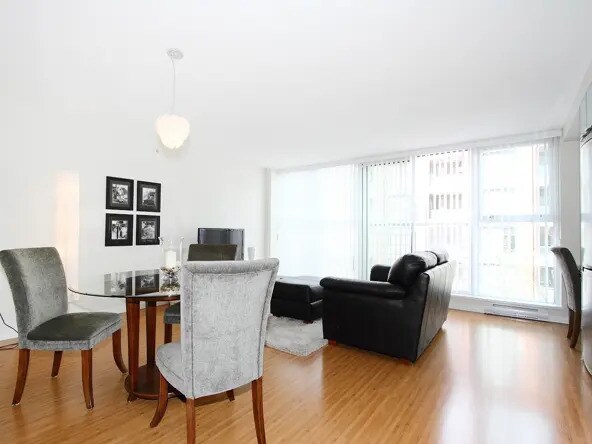 Photo du bâtiment - 607-168 Powell Street