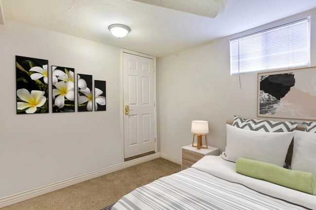 Foto del edificio - Charming Capitol Hill private basement apartment between downtown & Cheesman Park