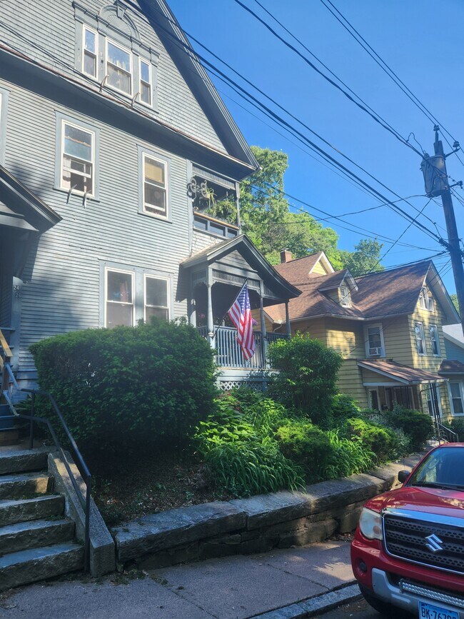 Building Photo - 24 N Park St