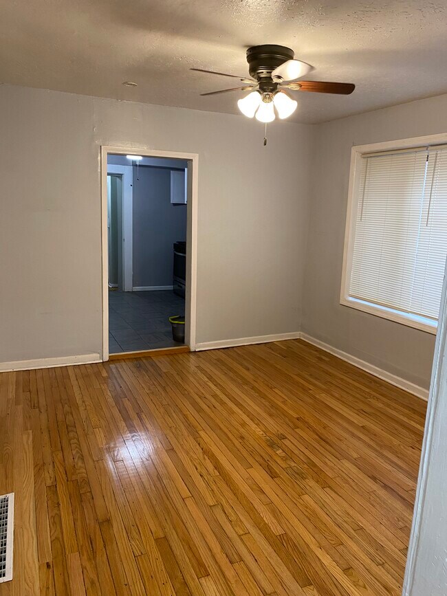 Building Photo - 1025 N Trumbull Ave