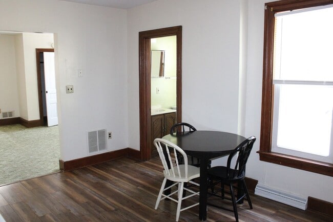 Building Photo - 127 Hanover St
