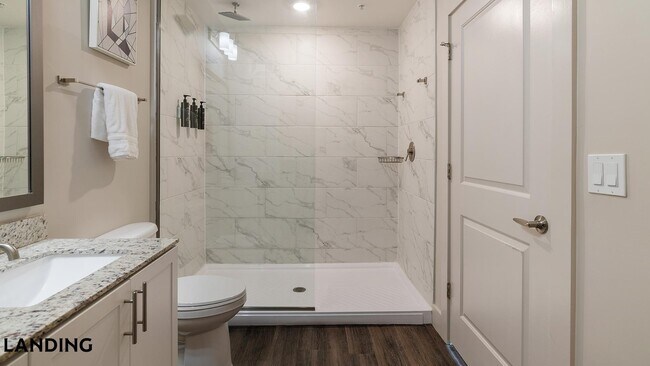 Foto del edificio - 5885 Lakehurst Dr