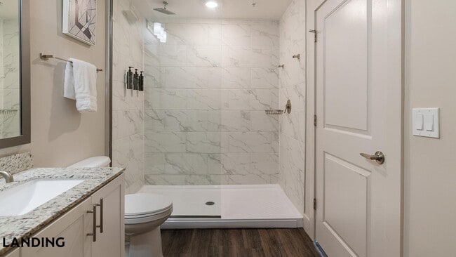 Building Photo - 5885 Lakehurst Dr