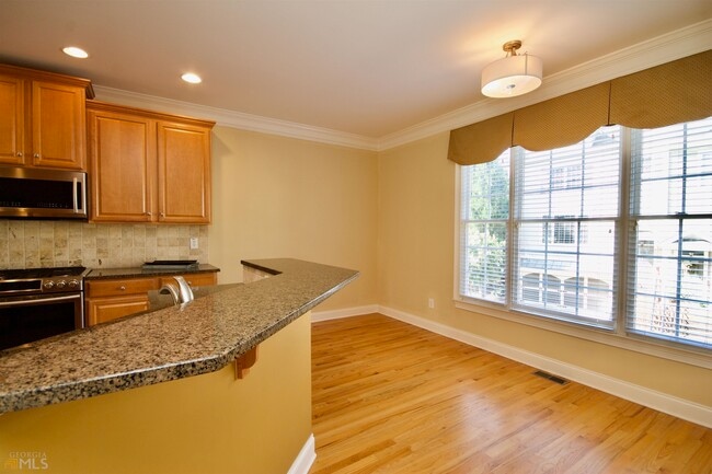 Building Photo - 102 Lexington Village