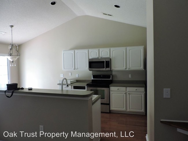 Building Photo - 5053 Thornton Dr