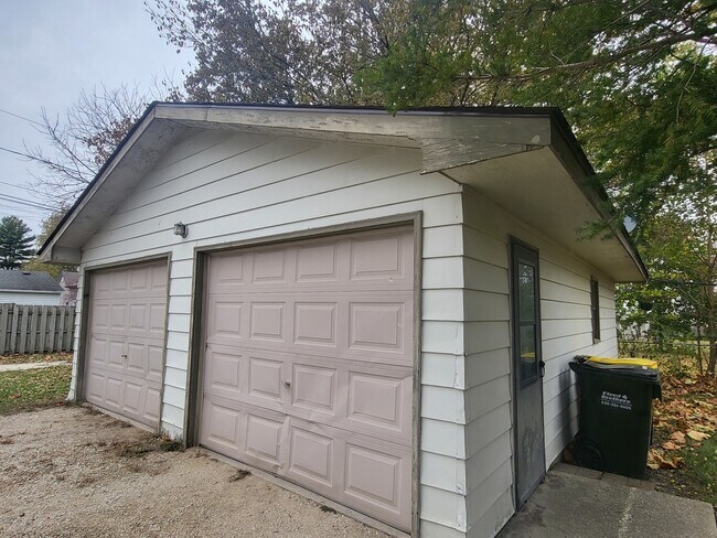 Building Photo - 709 Evans Ave