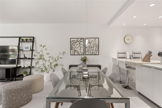 Foto del edificio - 101 Crandon Blvd