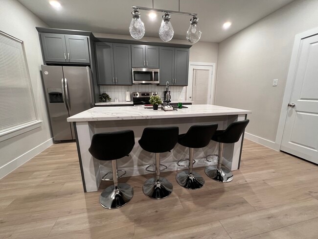 Fully furnished kitchen - 3448 Dennis St