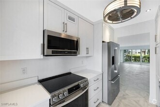 Building Photo - 212 Banyan Blvd