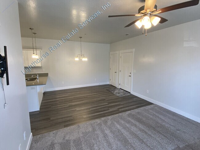Building Photo - Saratoga Springs Convenient Condo Living!