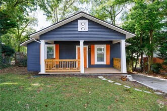 Building Photo - 554 Oak Dr
