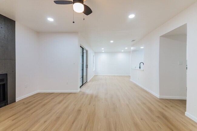 Foto del edificio - 9920 Forest Ln