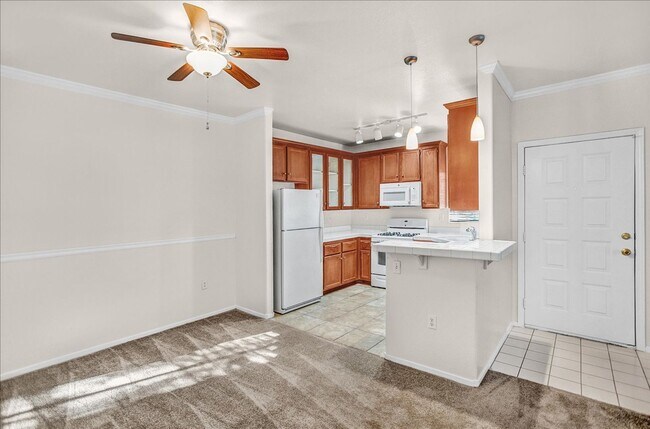 Foto del edificio - Pacific Legends 2 Bed Condo Near Pool