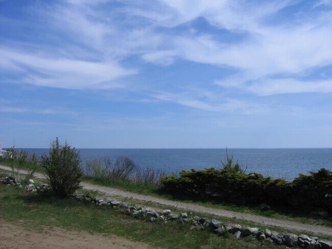 Foto del edificio - 11 Great Boars Head Ave