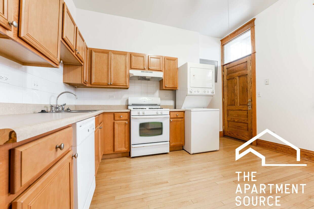 Foto principal - 217 W North Ave