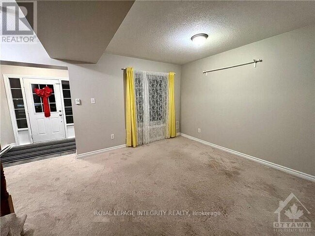 Photo du bâtiment - 3881 Strandherd Dr