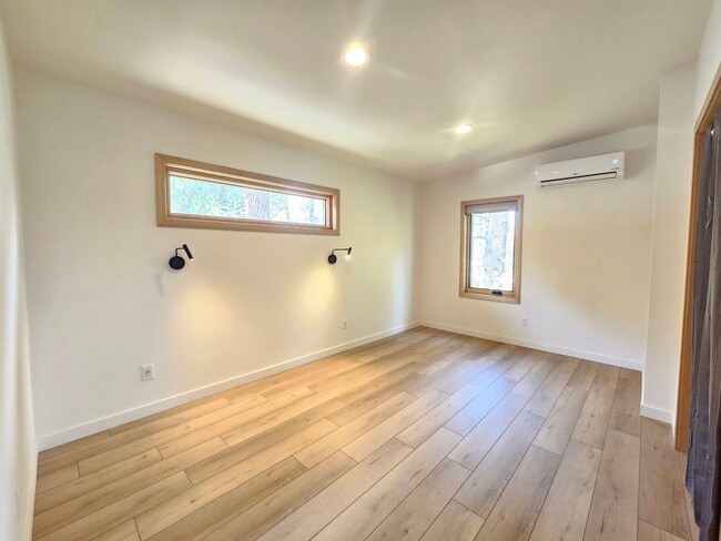 Building Photo - 825 S Montavilla Dr