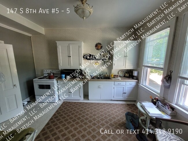 Building Photo - 147 S 8th Ave #5