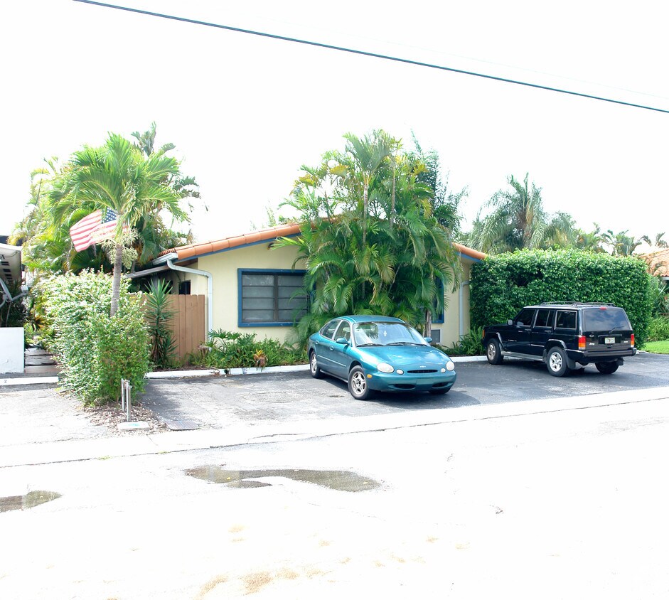 Primary Photo - 13055 Emerald Dr