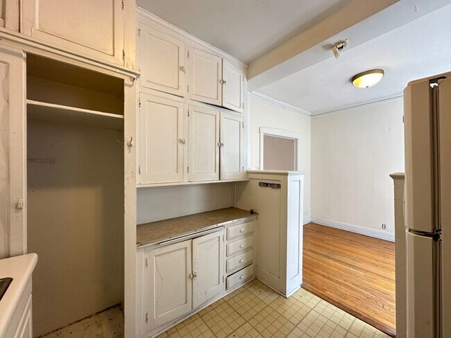 Foto del edificio - 4402 N Winchester Ave