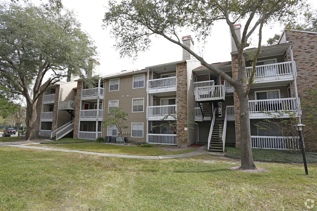 Foto principal - Cypress Lake Apartments