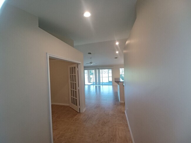 Foto del edificio - Coming soon  3  Bedroom with a Den 2 bathr...