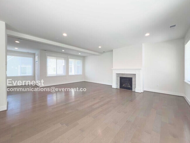 Foto del edificio - 18526 46th Ave SE