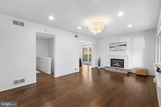 Building Photo - 106 Bernard Ct