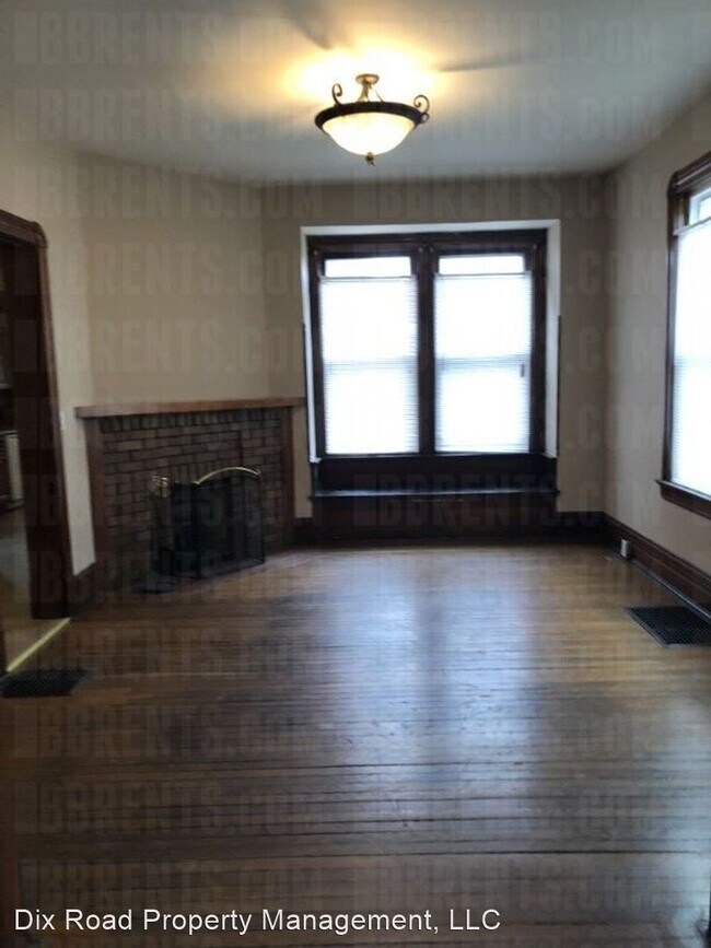 Building Photo - 3 br, 2.5 bath House - 825 Dayton Street,