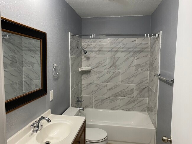 Foto del edificio - 3422 Ridgemoor Dr