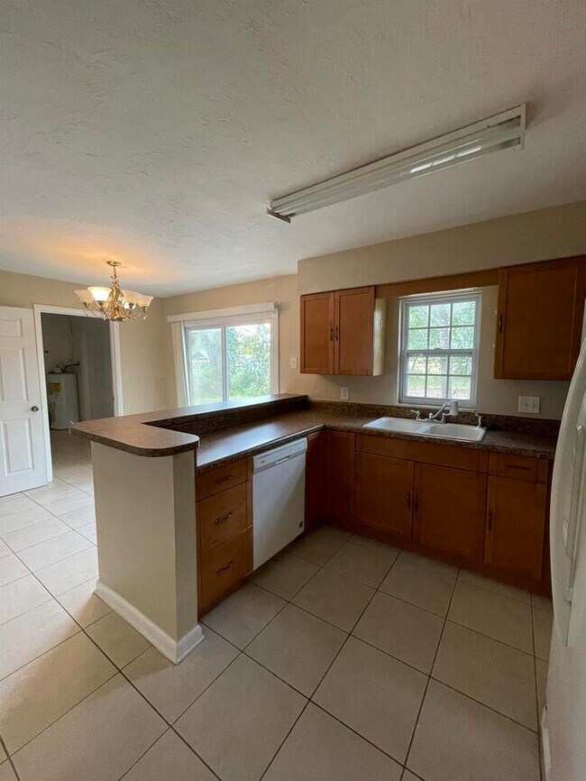 Foto del edificio - 9502 NE Waldo Rd