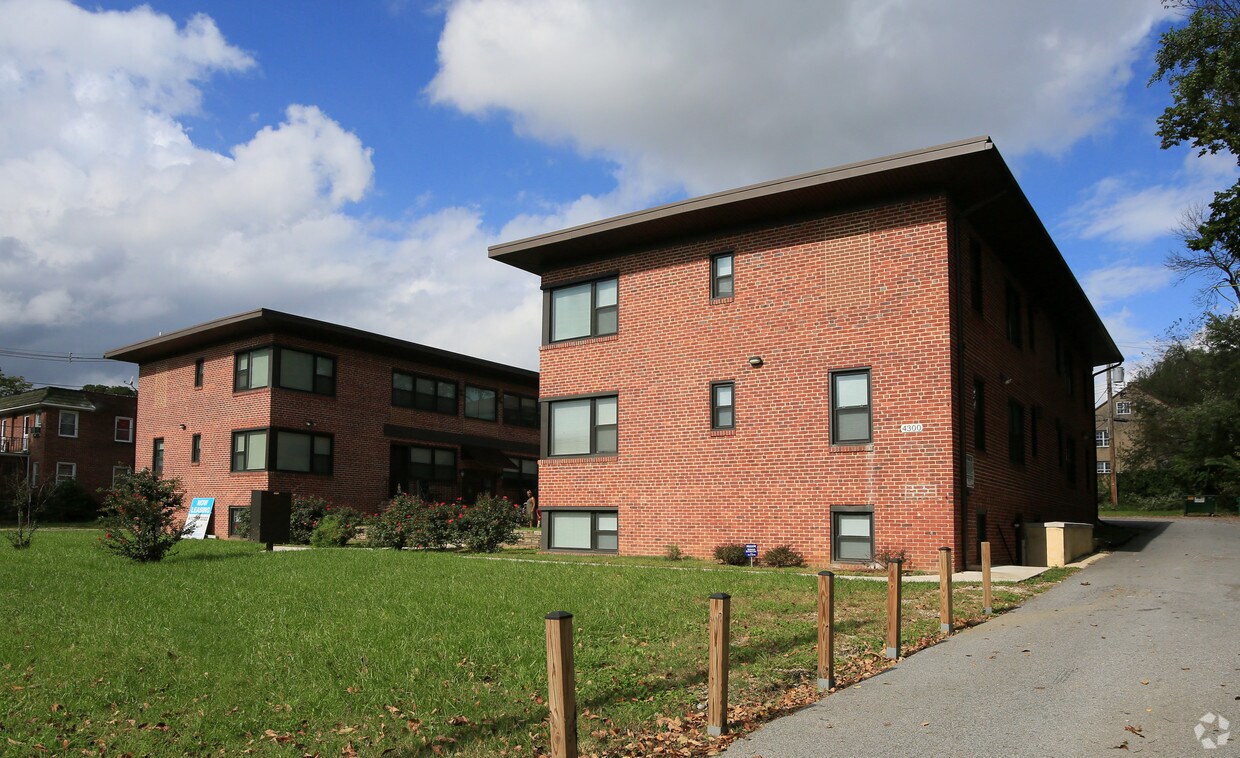 Primary Photo - Dorchester Apartments