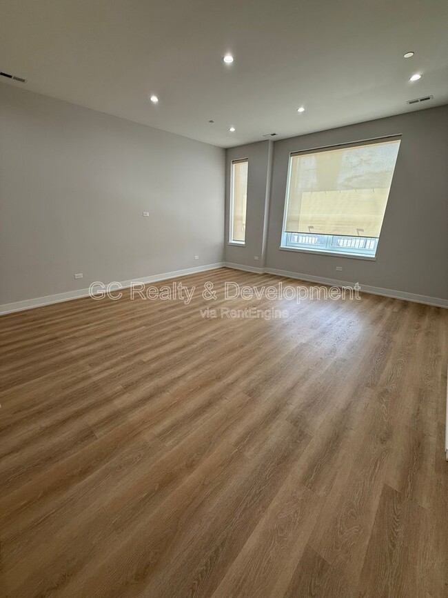 Foto del edificio - 5071 N Northwest Hwy