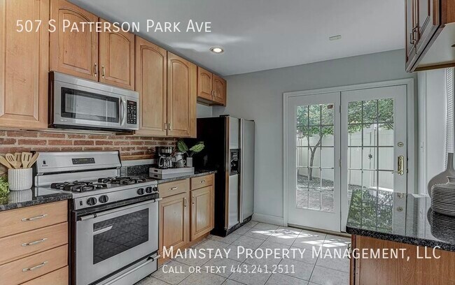 Building Photo - 3 Bedroom Rowhome with Rooftop Deck, Patio...
