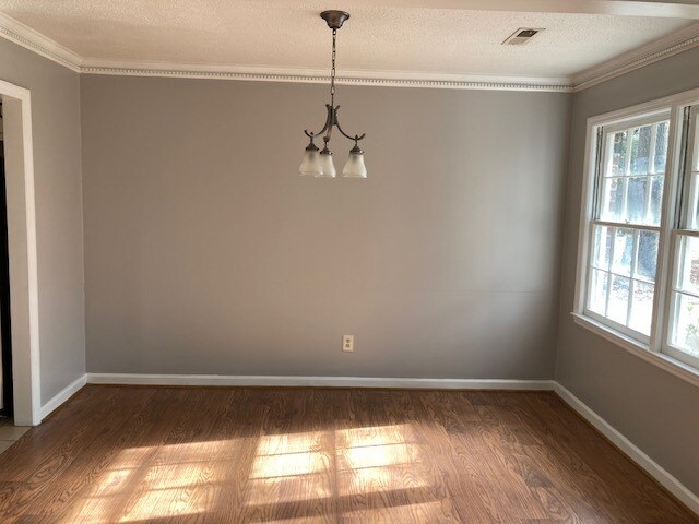 Casa de 3 dormitorios y 2 baños en alquiler con un terreno de 1/3 de acre en la urbanización South Pinepoint de West Ashley. - 1934 Ivy Hall Rd