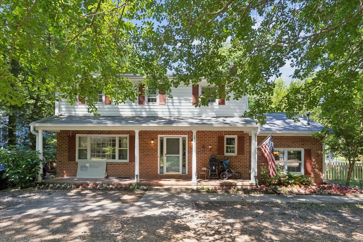 Primary Photo - 203 Pinehurst Dr