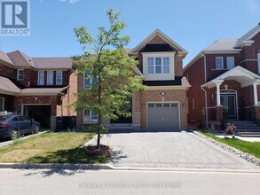 Building Photo - 31 Lesabre Cres