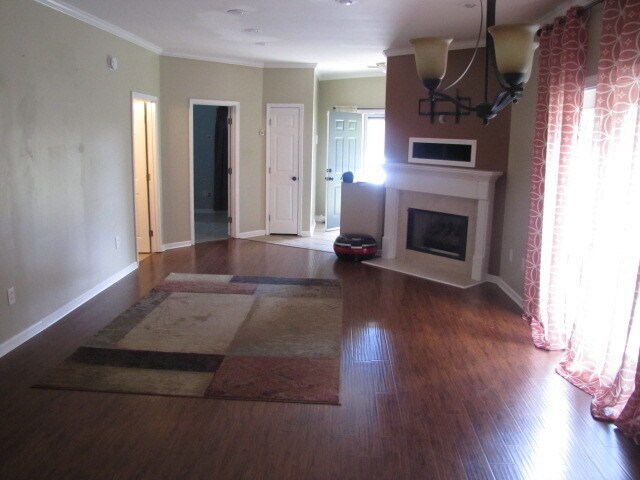 Foto del edificio - 401 Cambrian Ridge Dr