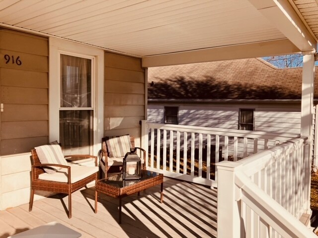 facing South, 10 min walk from downtown ! - 916 W 4th St